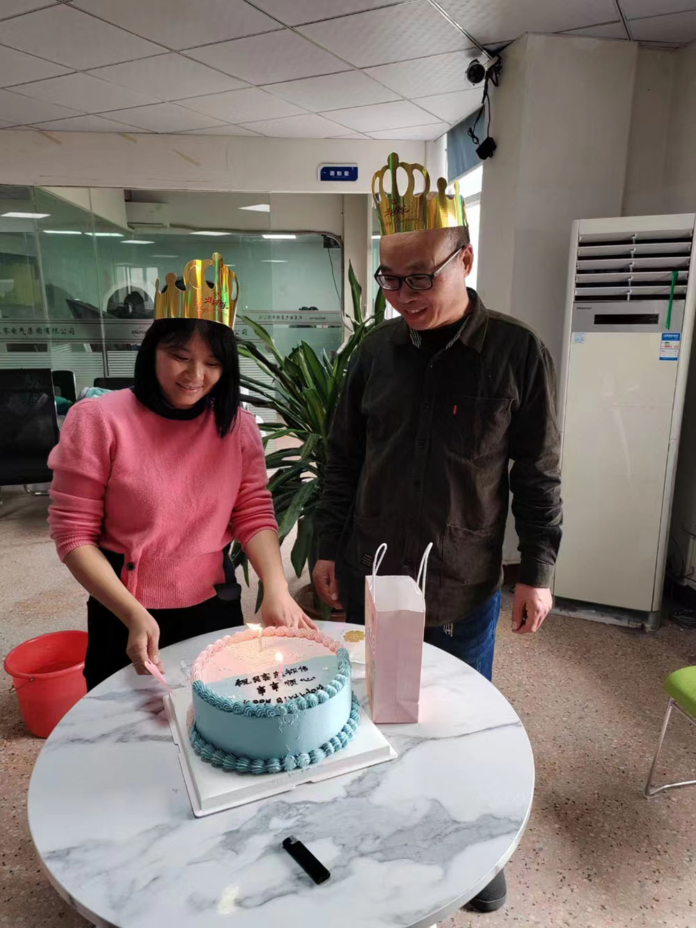 為民賽電氣的小伙伴過生日啦！